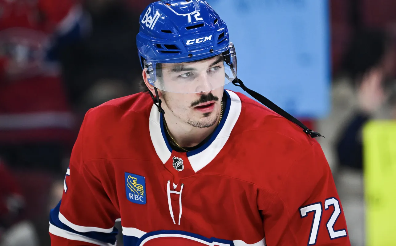 Le d&eacute;fenseur des Canadiens de Montr&eacute;al Arber Xhekaj (72) observe l'&eacute;chauffement avant le match contre les Stars de Dallas au Centre Bell.
