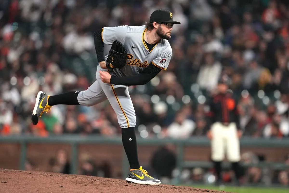 Pittsburgh Pirates pitcher Josh Fleming (28) throws a pitch against the San Francisco Giants during the eighth inning at Oracle Park.