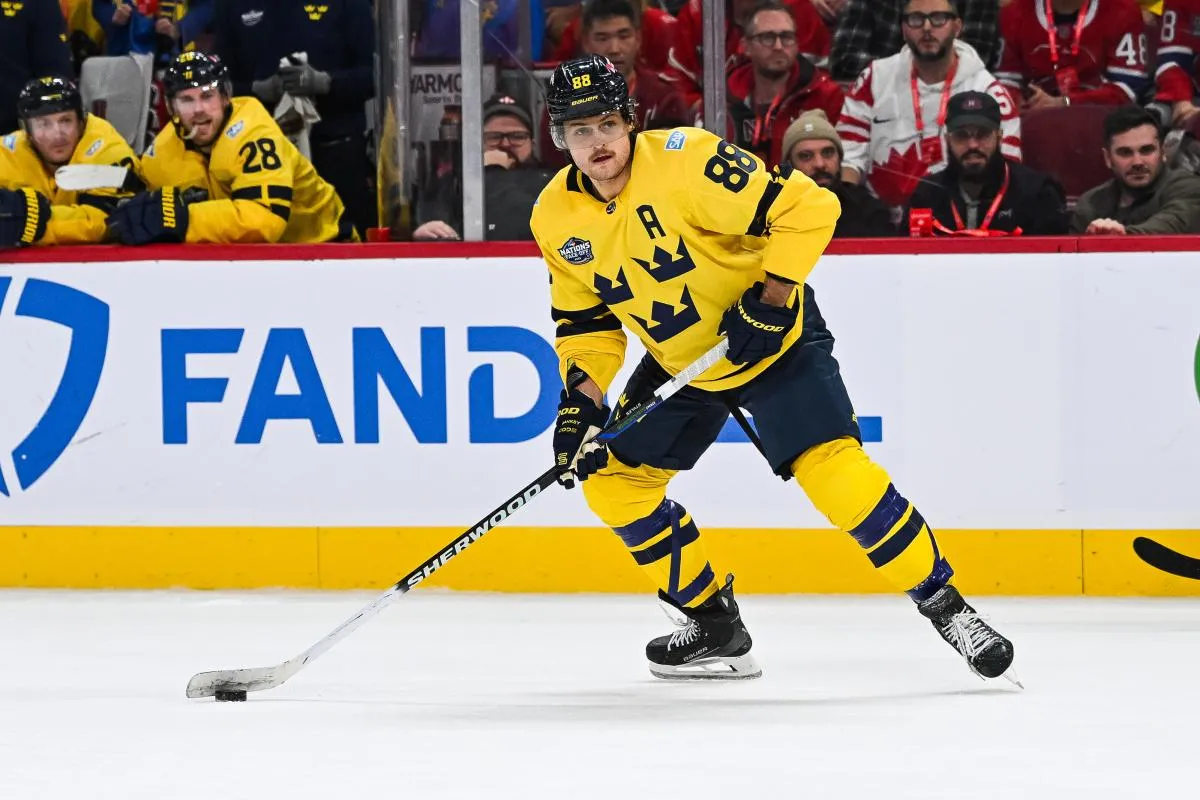 [Imagn Images direct customers only] Team Sweden forward William Nylander (88) plays the puck against Team Canada in overtime during a 4 Nations Face-Off ice hockey game at Bell Centre.
