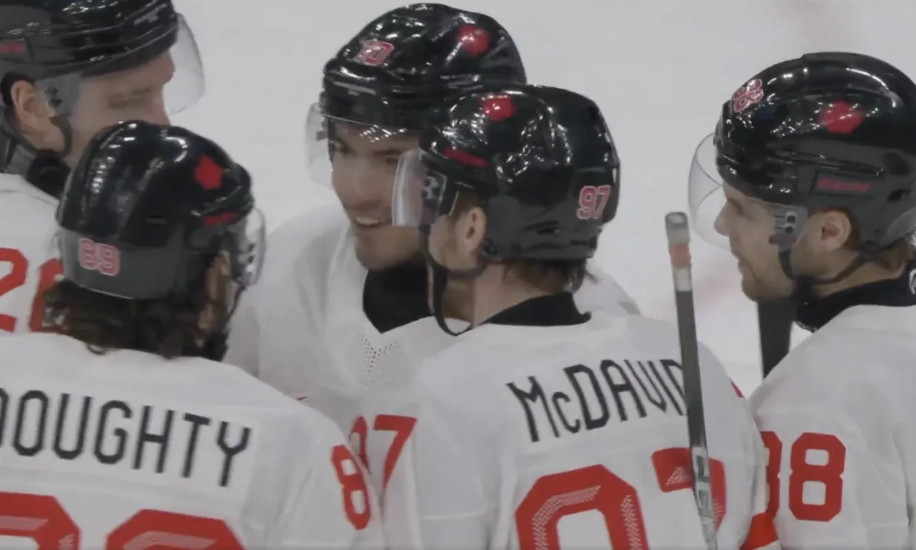 Nick Suzuki, Drew Doughty, Connor McDavid et Brandon Hagel