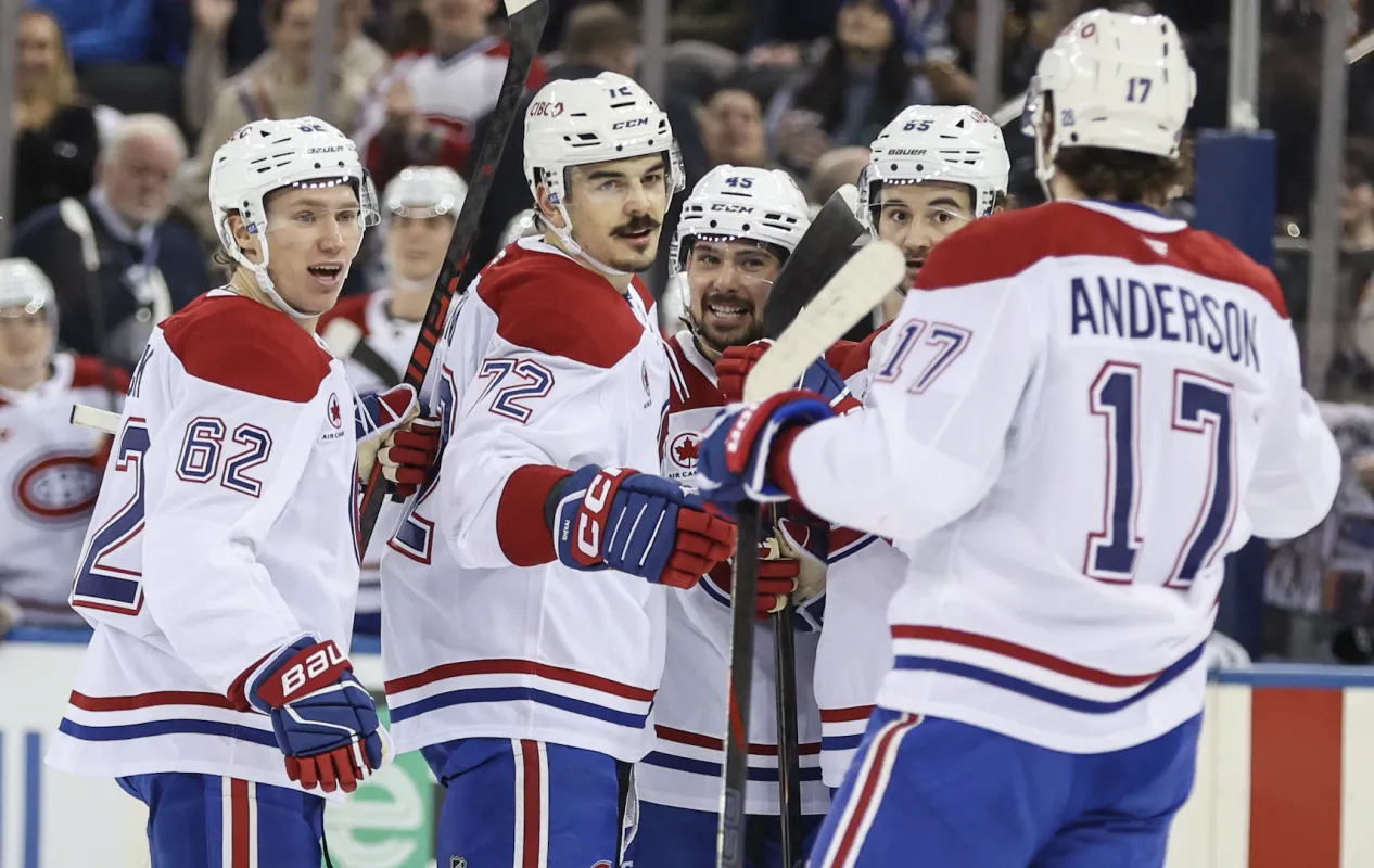 Le d&eacute;fenseur des Canadiens de Montr&eacute;al Arber Xhekaj (72) se bat contre le centre des Jets de Winnipeg Adam Lowry (17) pendant la premi&egrave;re p&eacute;riode au Centre Bell.