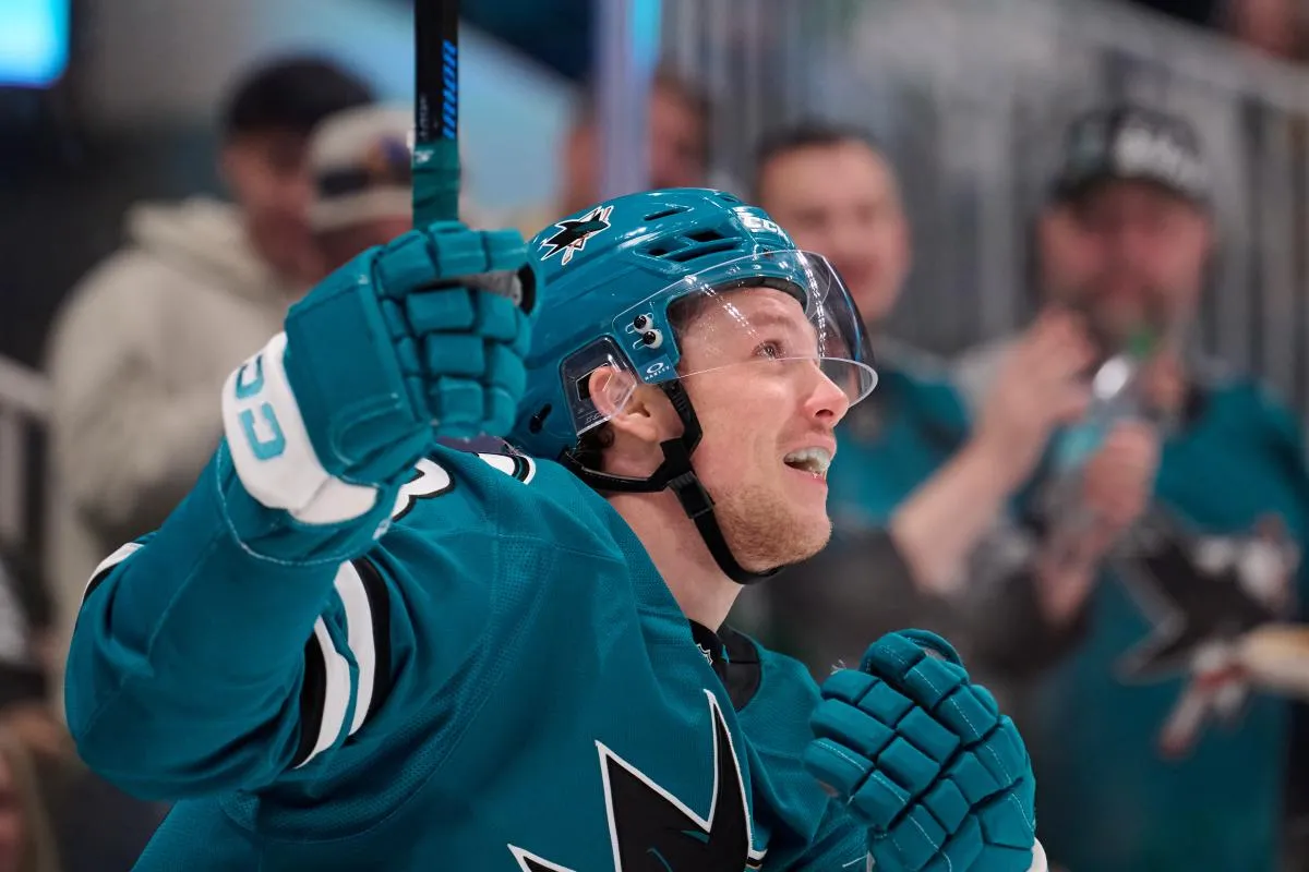 Jeff Skinner (53), ailier gauche des San Jose Sharks, r&eacute;agit apr&egrave;s avoir marqu&eacute; un but contre les Dallas Stars lors de la deuxi&egrave;me p&eacute;riode au SAP Center de San Jos&eacute;.