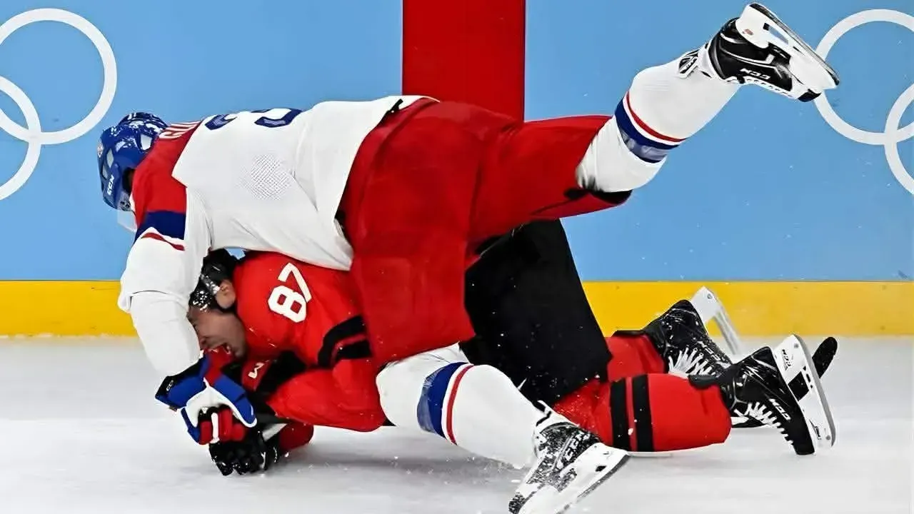 Radko Gudas hit on Sidney Crosby that injured him
