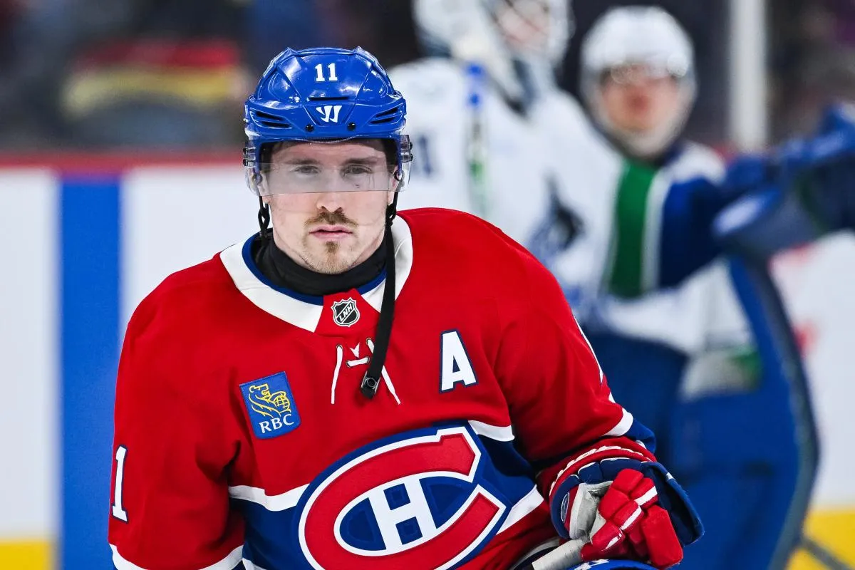Brendan Gallagher (11), ailier droit des Canadiens de Montr&eacute;al, observe l'&eacute;chauffement avant le match contre les Canucks de Vancouver au Centre Bell.
