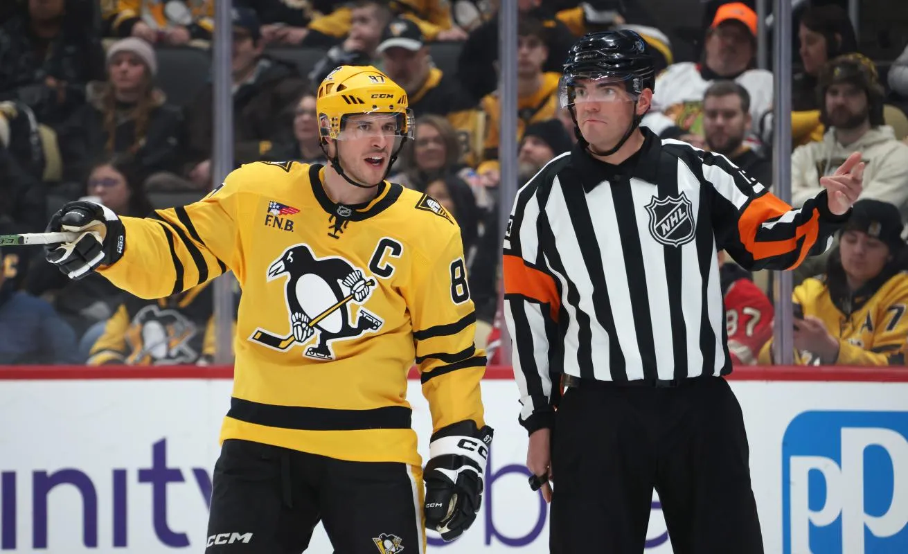 Pittsburgh Penguins center Sidney Crosby (87) reacts to referee Furman South (13) against the Chicago Blackhawks during the second period at PPG Paints Arena.