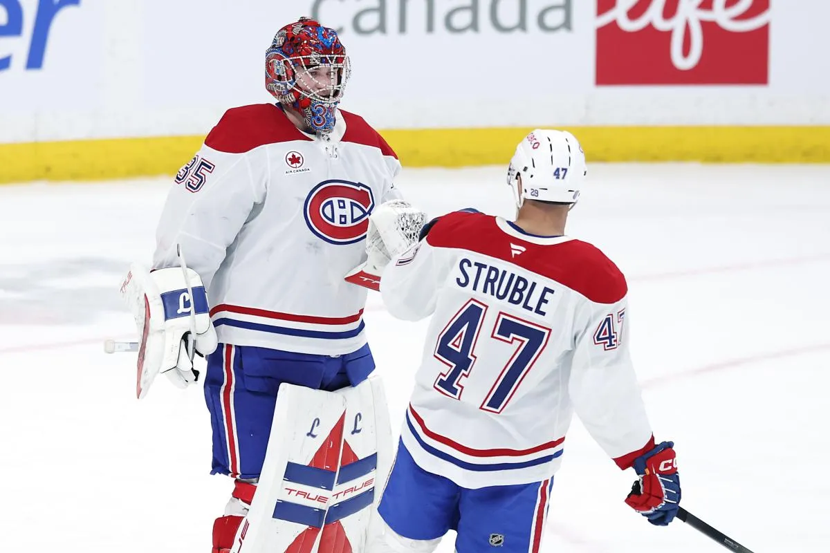 Le gardien de but des Canadiens de Montr&eacute;al Samuel Montembeault (35) et le d&eacute;fenseur Jayden Struble (47) c&eacute;l&egrave;brent leur victoire contre les Jets de Winnipeg au Canada Life Centre.