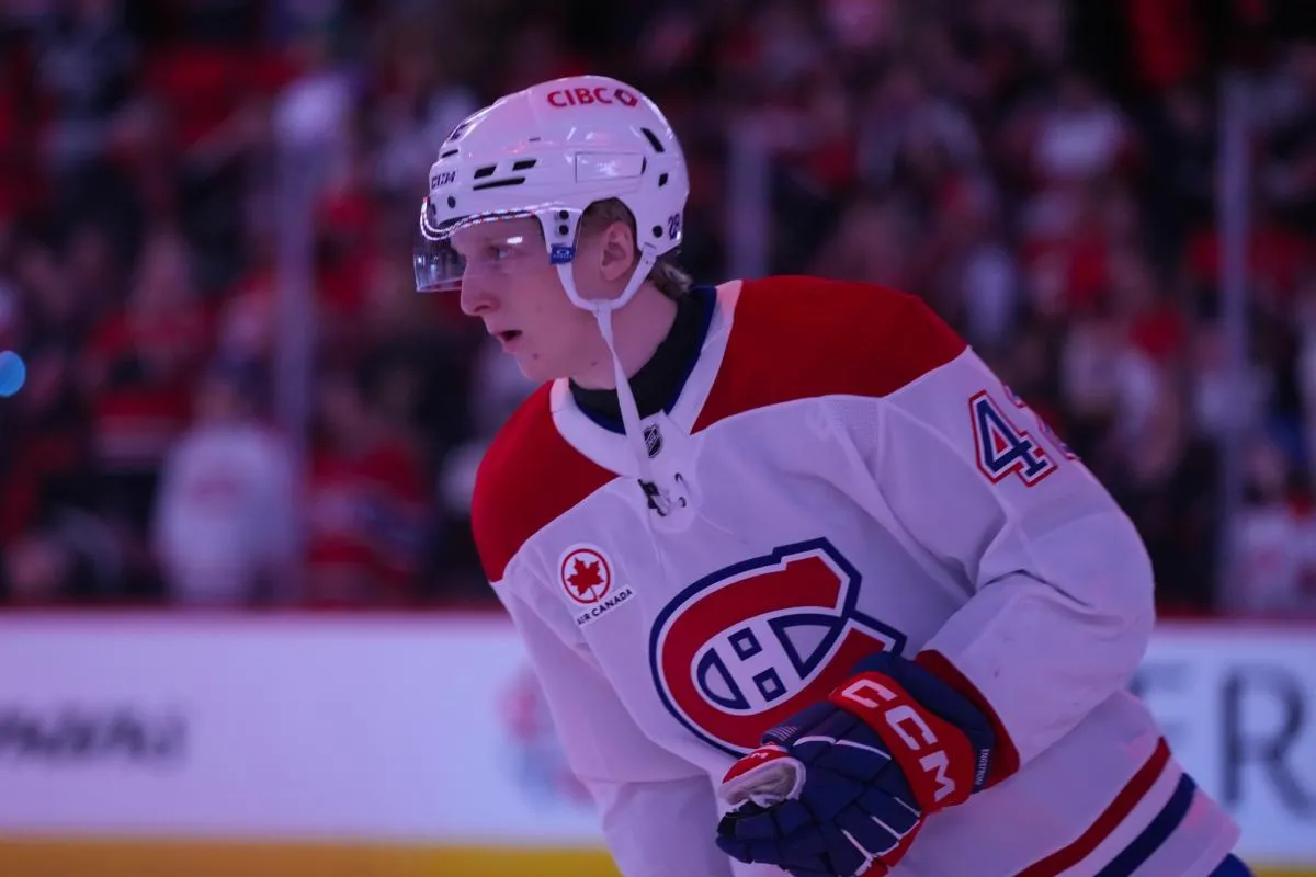 le d&eacute;fenseur des Canadiens de Montr&eacute;al Adam Engstrom (42) patine avant le d&eacute;but du match contre les Hurricanes de la Caroline au Lenovo Center.