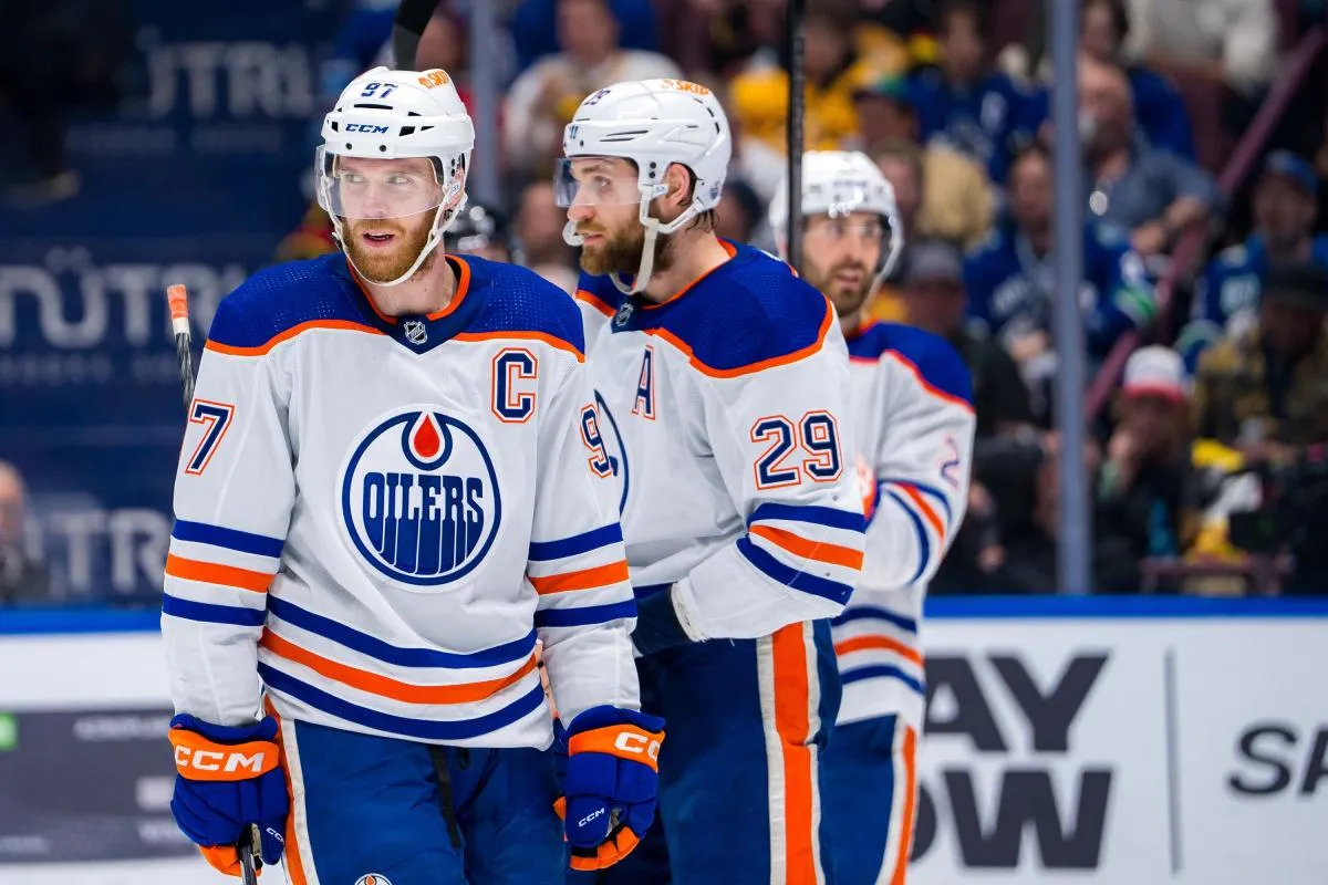 The Edmonton Oilers are reportedly zeroing in on two prime trade targets to help bolster their blueline ahead of the playoffs