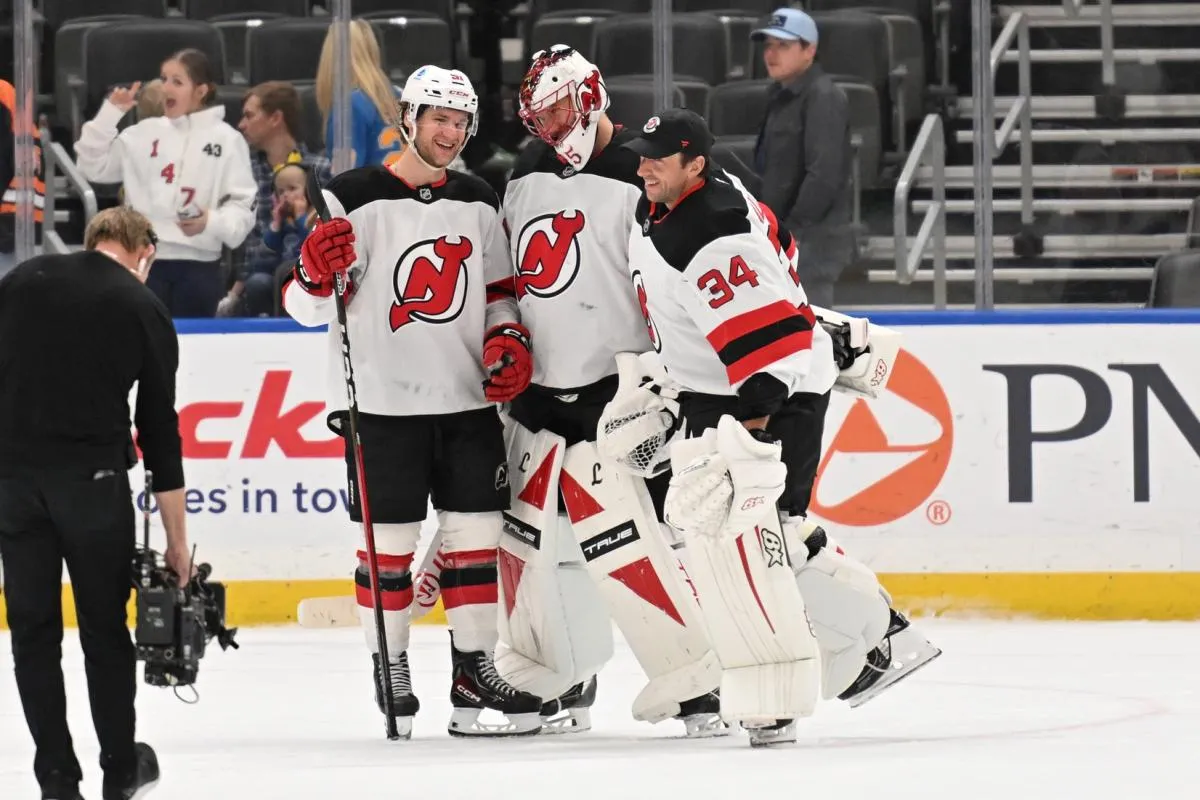 New Jersey Devils center Dawson Mercer (91) New Jersey Devils goaltender Jacob Markstrom (25) and New Jersey Devils goaltender Jake Allen (34) celebrate after beating the St. Louis Blues 3-1 at Enterprise Center.