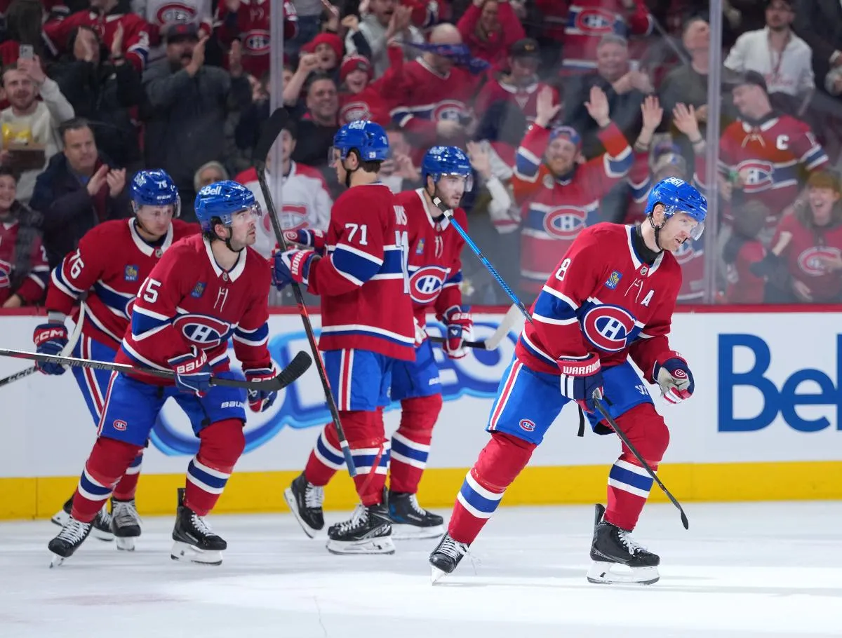 Le d&eacute;fenseur des Canadiens de Montr&eacute;al Mike Matheson (8) c&eacute;l&egrave;bre avec ses co&eacute;quipiers apr&egrave;s avoir marqu&eacute; un but contre les Capitals de Washington au cours de la deuxi&egrave;me p&eacute;riode au Centre Bell.