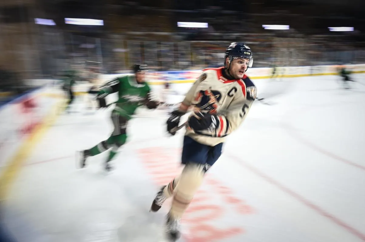 The Milwaukee Admirals and the Texas Stars