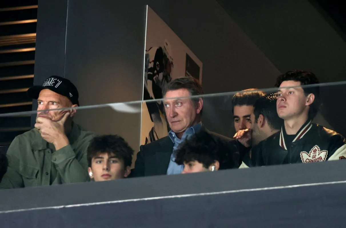Former ice hockey players Wayne Gretzky and Mark Messier watch the match between Canada and Finland in a men's ice hockey semifinal during the Milano Cortina 2026 Olympic Winter Games at Milano Santagiulia Ice Hockey Arena