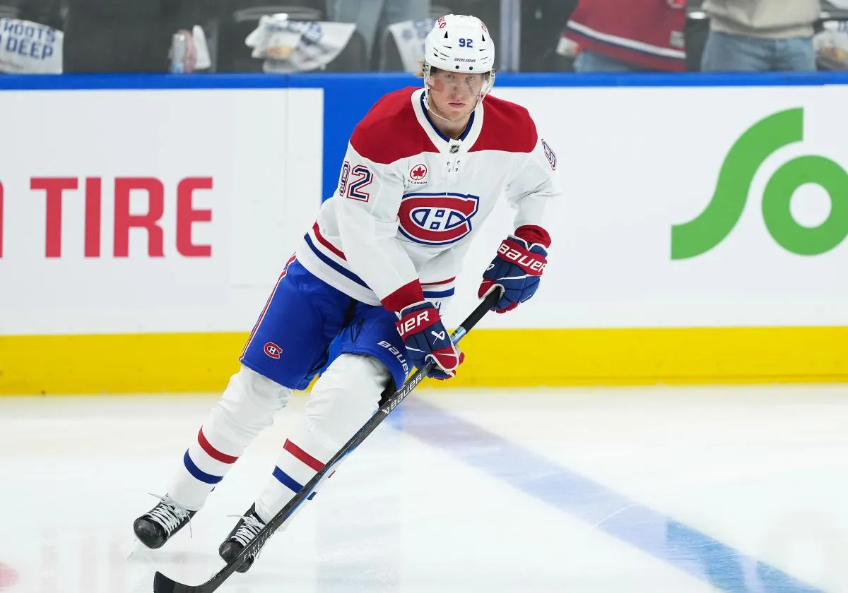 L'ailier droit des Canadiens de Montr&eacute;al, Patrik Laine (92), patine pendant l'&eacute;chauffement avant un match contre les Maple Leafs de Toronto au Scotiabank Arena.