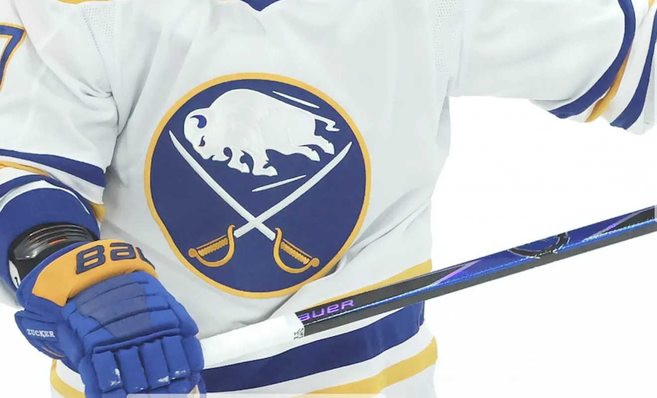 Buffalo Sabres left wing Jason Zucker (17) warms up against the Pittsburgh Penguins at PPG Paints Arena.