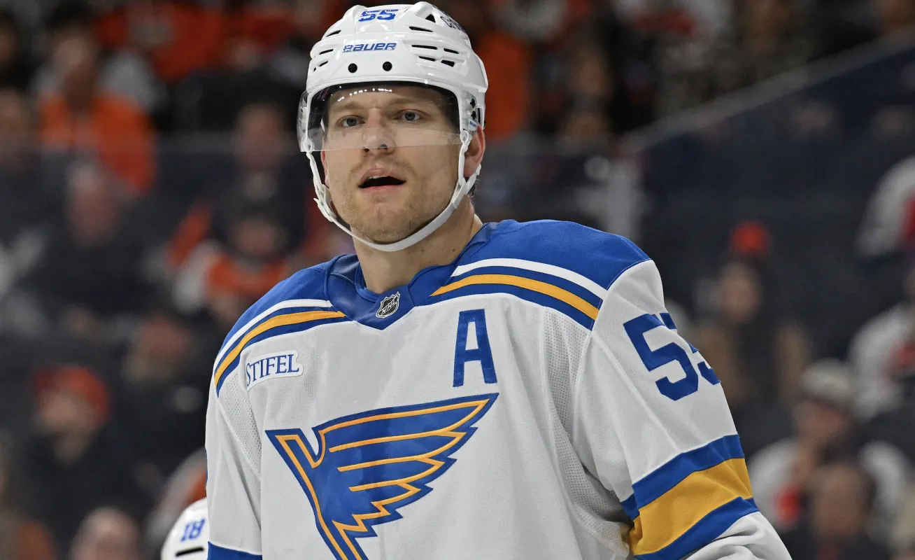 le d&eacute;fenseur des Blues de Saint-Louis Colton Parayko (55) contre les Flyers de Philadelphie &agrave; la Xfinity Mobile Arena.