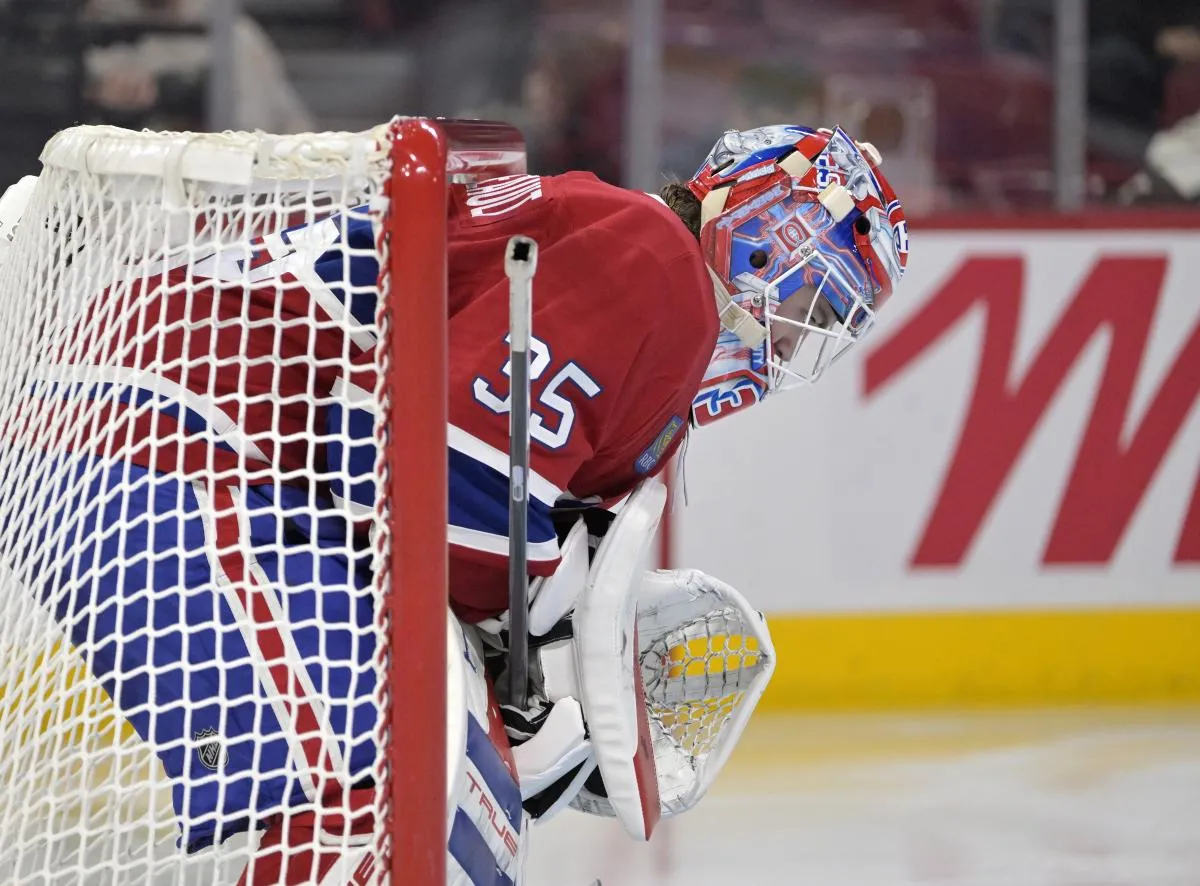 Le gardien des Canadiens de Montr&eacute;al, Sam Montembeault (35), durant la troisi&egrave;me p&eacute;riode du match contre les Bruins de Boston au Centre Bell.