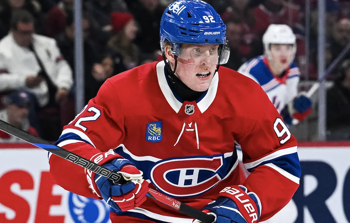 L'ailier droit des Canadiens de Montr&eacute;al Patrik Laine (92) patine contre les Rangers de New York pendant la deuxi&egrave;me p&eacute;riode au Centre Bell.