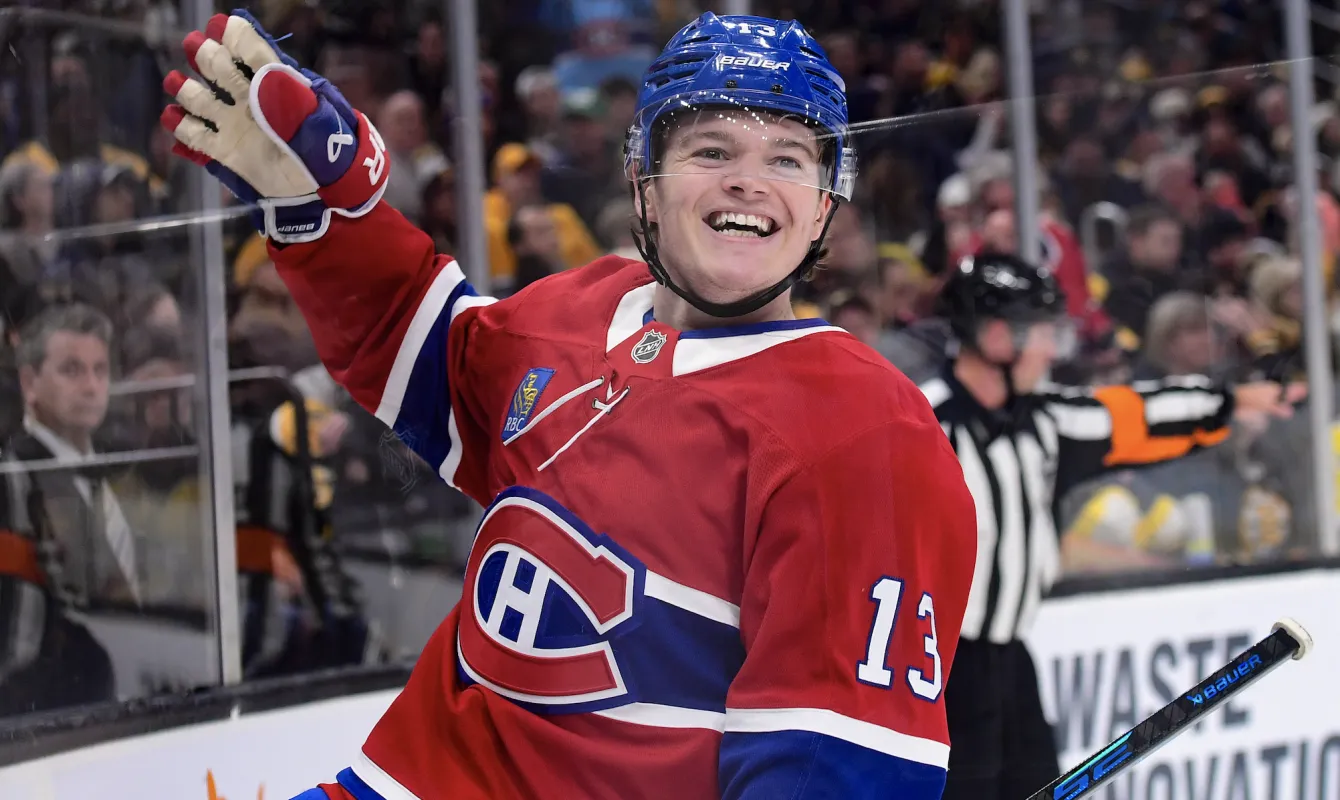 L'ailier droit des Canadiens de Montr&eacute;al, Cole Caufield (13), r&eacute;agit apr&egrave;s avoir marqu&eacute; un but au cours de la deuxi&egrave;me p&eacute;riode contre les Bruins de Boston au TD Garden.