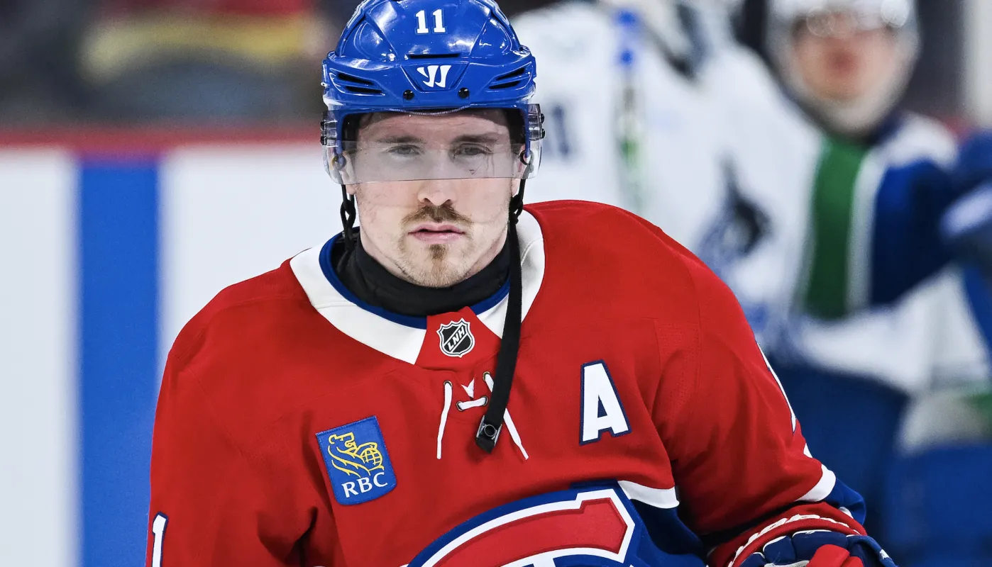 Brendan Gallagher (11), l'ailier droit des Canadiens de Montr&eacute;al, observe l'&eacute;chauffement avant le match contre les Canucks de Vancouver au Centre Bell.