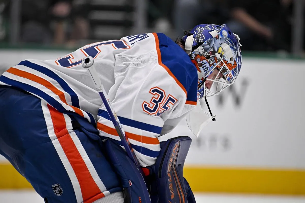 Edmonton Oilers goaltender Tristan Jarry (35) looks down during the second period against the Dallas Stars at the American Airlines Center.
