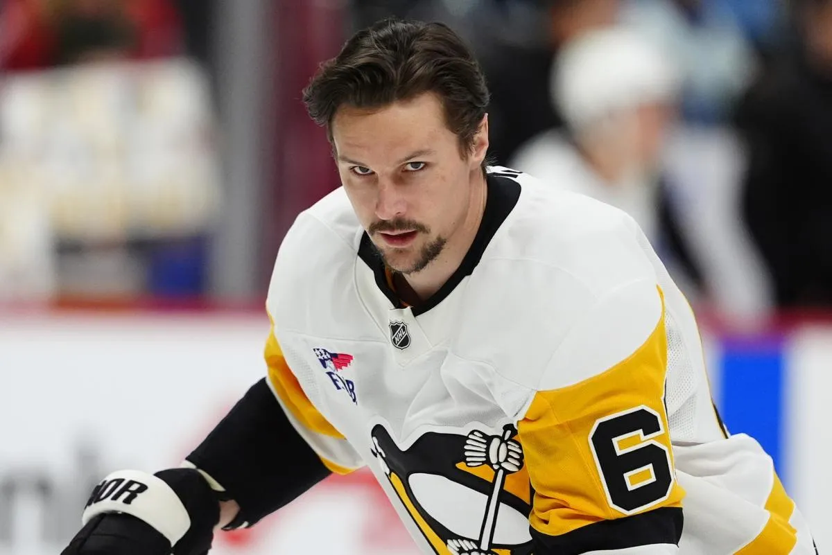 Pittsburgh Penguins defenseman Erik Karlsson (65) before the game against the Colorado Avalanche at Ball Arena.