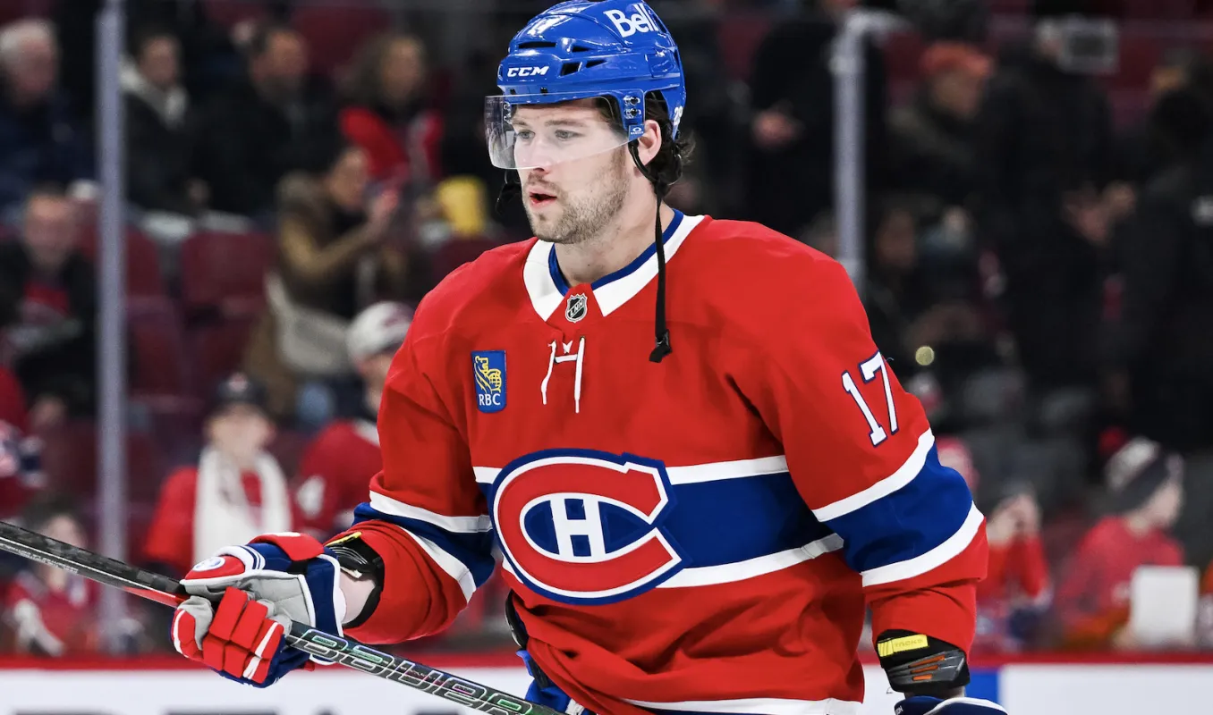 Josh Anderson (17), l'ailier droit des Canadiens de Montr&eacute;al, observe l'&eacute;chauffement avant le match contre les Islanders de New York au Centre Bell.