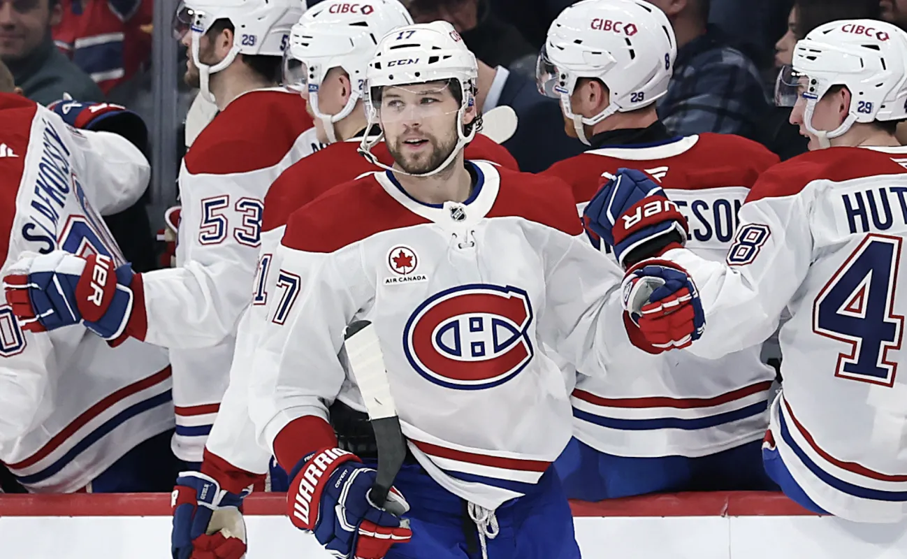 Josh Anderson (17), l'ailier droit des Canadiens de Montr&eacute;al, c&eacute;l&egrave;bre un but marqu&eacute; contre les Jets de Winnipeg au cours de la deuxi&egrave;me p&eacute;riode au Canada Life Centre.