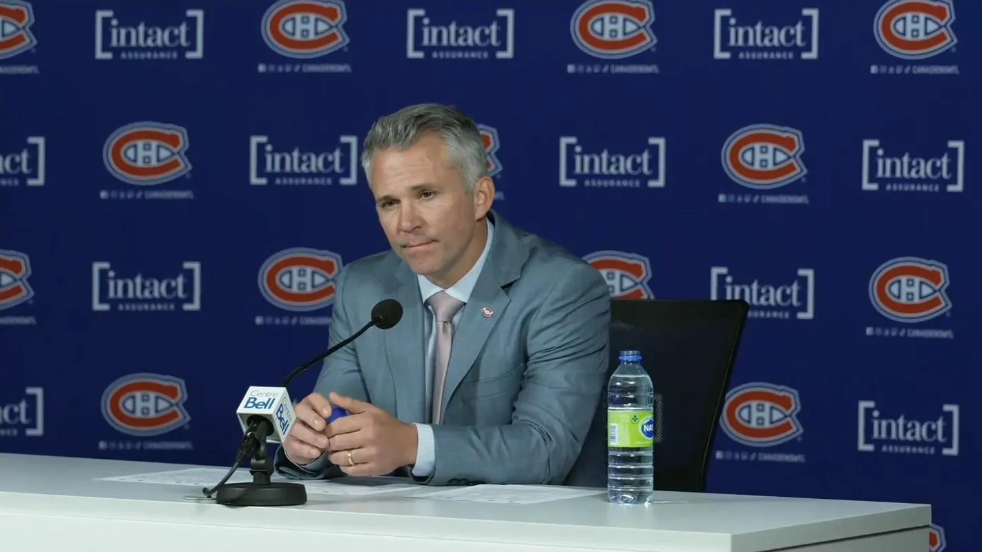 Martin St-Louis honore la m&eacute;moire de Rodger Brulotte