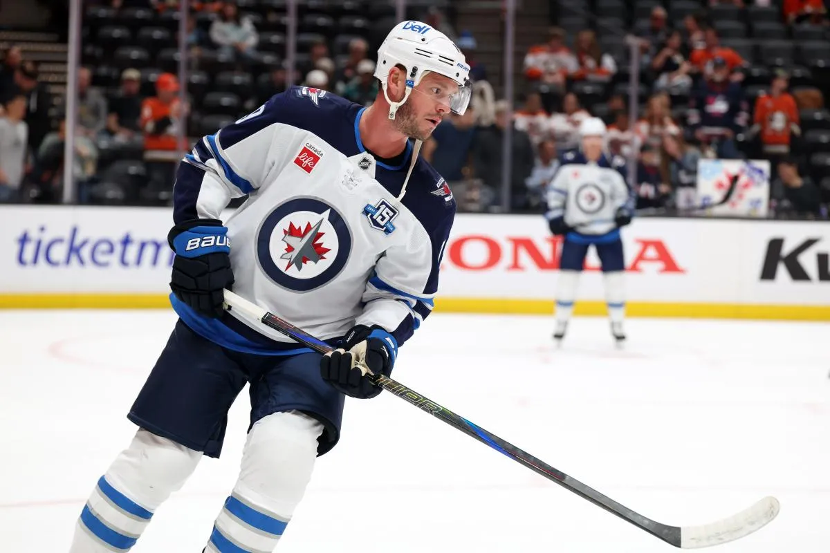 Winnipeg Jets center Jonathan Toews (19) warms up before the game against the Anaheim Ducks at Honda Center