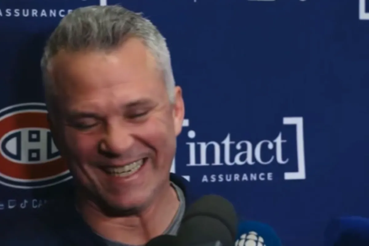 Un t&eacute;l&eacute;phone sonne en conf&eacute;rence : la r&eacute;action hilarante de Martin St-Louis devient virale