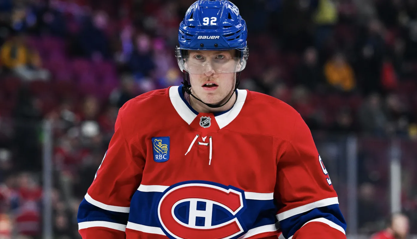 L'ailier droit des Canadiens de Montr&eacute;al, Patrik Laine (92), observe l'&eacute;chauffement avant le match contre les Rangers de New York au Centre Bell