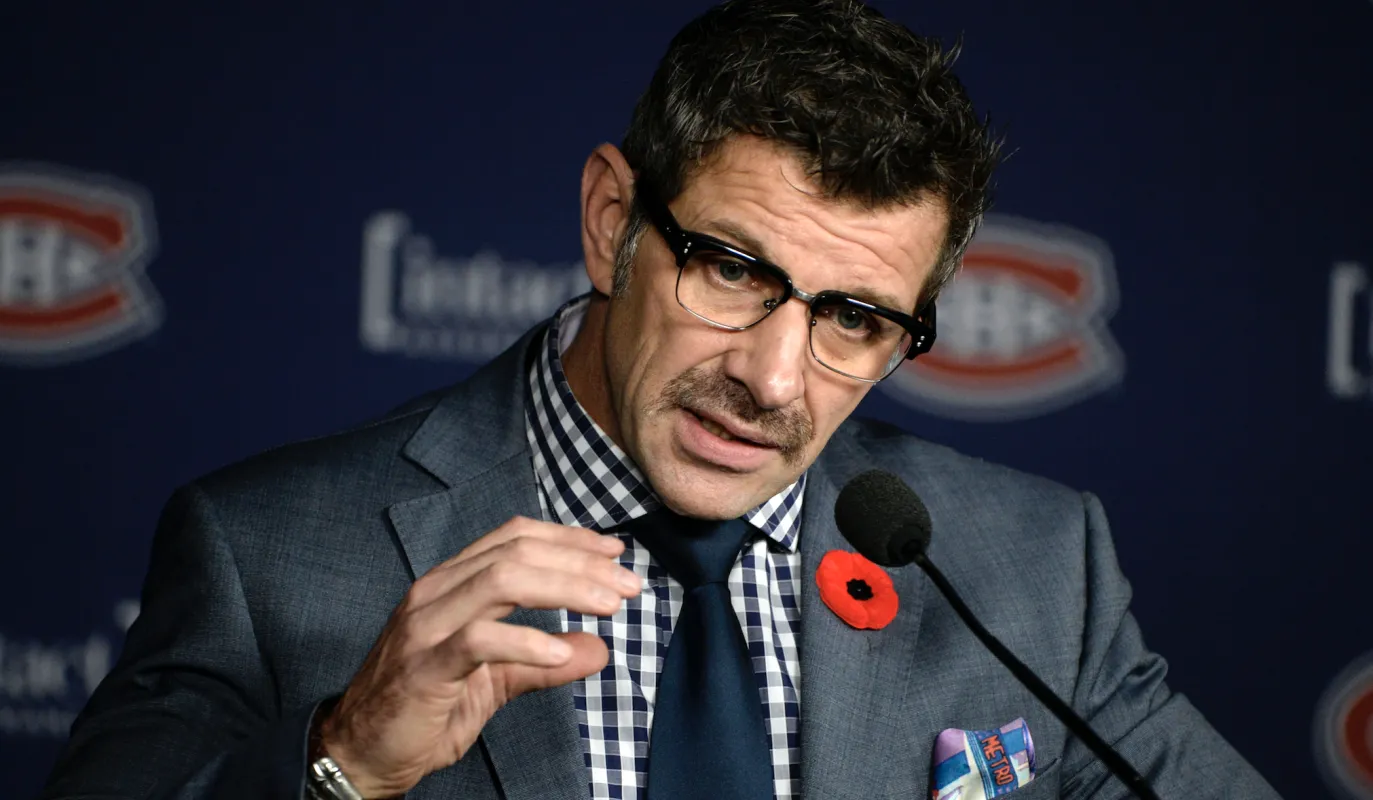 Marc Bergevin, directeur g&eacute;n&eacute;ral des Canadiens de Montr&eacute;al, s'exprime lors d'une conf&eacute;rence de presse avant le match contre les Jets de Winnipeg au Centre Bell.