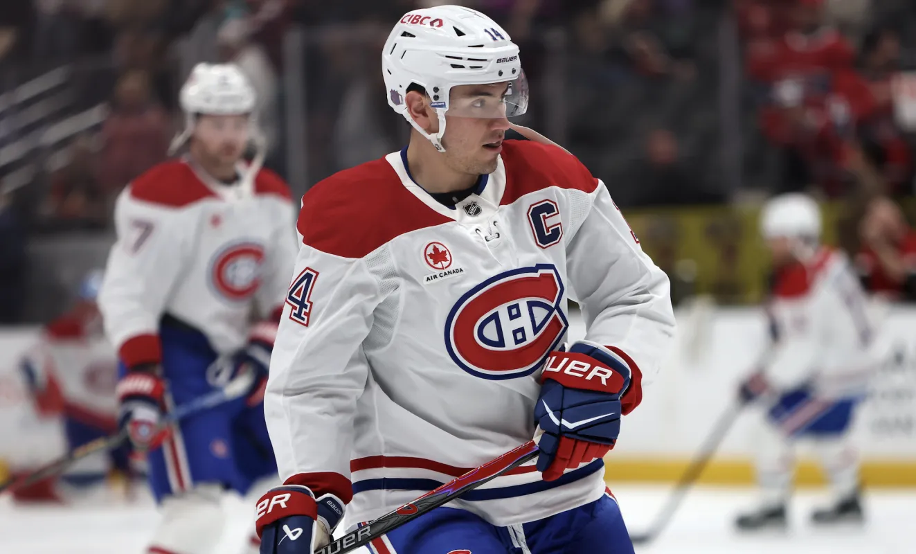 Nick Suzuki (14), centre des Canadiens de Montréal, s'échauffe avant le match contre les Ducks d'Anaheim au Honda Center.