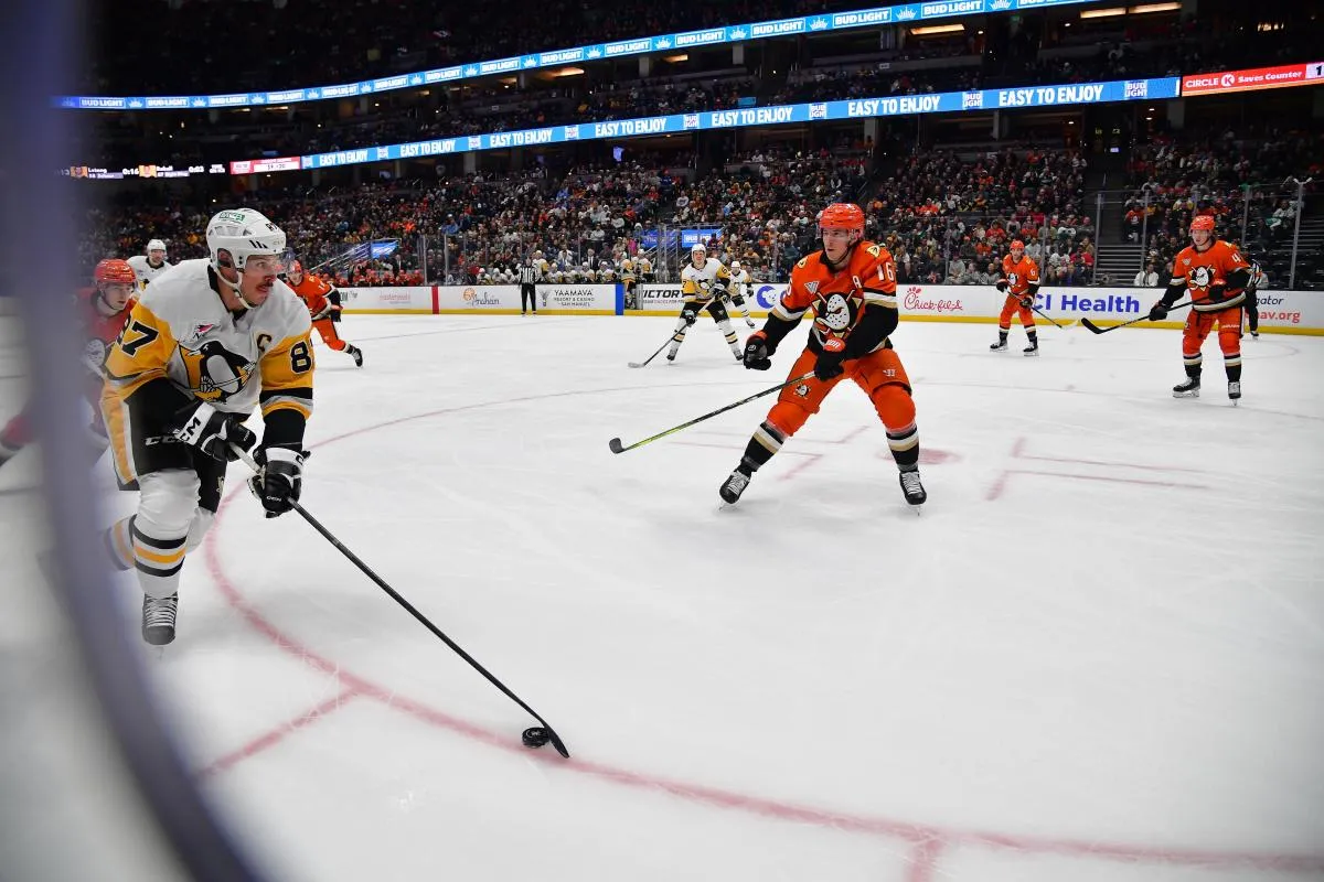 Pittsburgh Penguins center Sidney Crosby (87) moves the puck against Anaheim Ducks center Ryan Strome (16) during the second period at Honda Center.