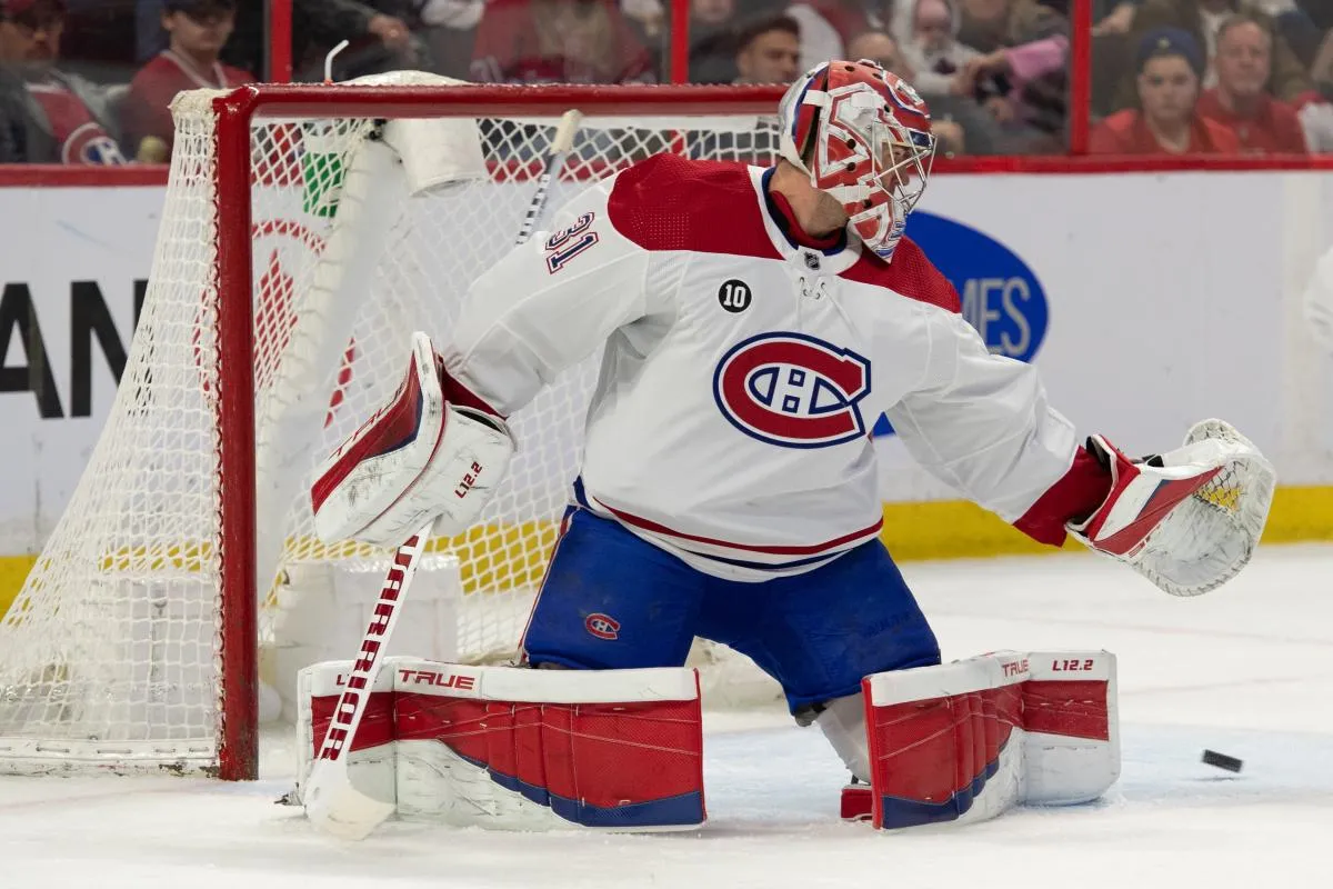 Le gardien des Canadiens de Montréal, Carey Price (31), ne parvient pas à arrêter un tir du centre des Sénateurs d'Ottawa, Josh Norris (absent de la photo), au cours de la deuxième période au Canadian Tire Centre.