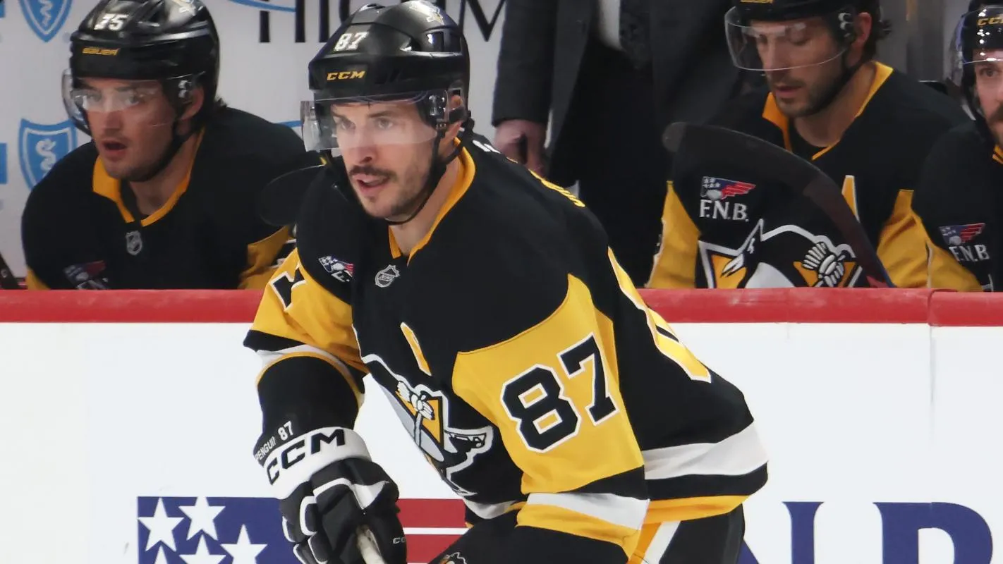 Pittsburgh Penguins center Sidney Crosby (87) skates with the puck against the Colorado Avalanche during the second period at PPG Paints Arena.