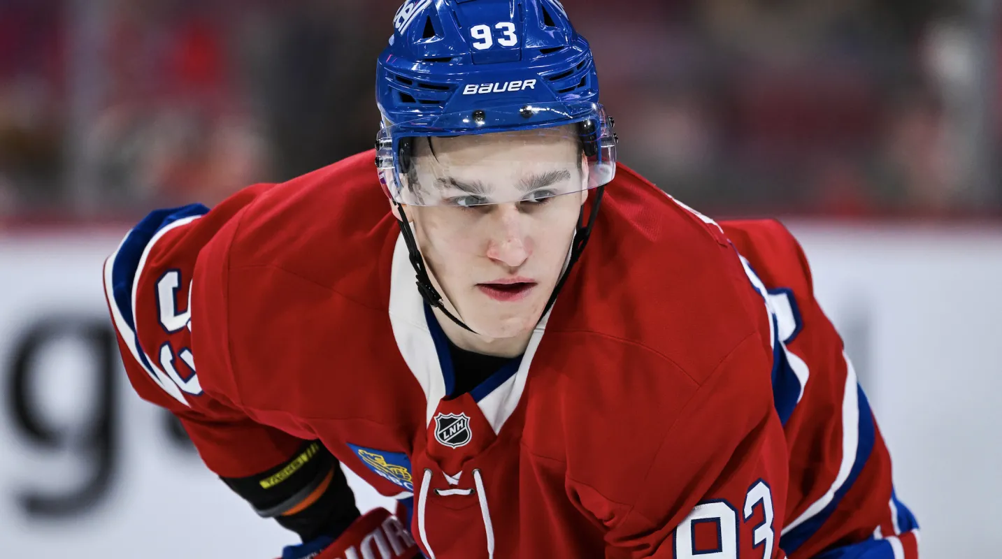 Ivan Demidov (93), ailier droit des Canadiens de Montréal, attend la mise en jeu contre les Sharks de San José au cours de la deuxième période au Centre Bell.