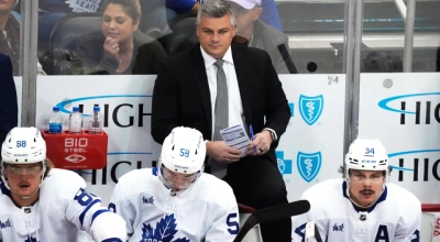 Sheldon Keefe behind the bench during the Maple Leafs game