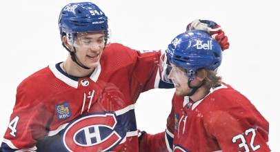 Les Blackhawks de Chicago ont fait l'acquisition de Rem Pitlick contre un choix de septi&egrave;me ronde.