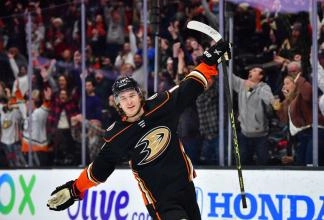 Trevor Zegras avec les Ducks d'Anaheim