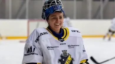Goaltender Mariah Fujimagari during a game.