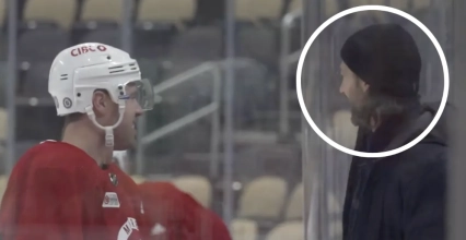 En effet, le d&eacute;fenseur qu&eacute;b&eacute;cois, Kristopher Letang, en a profit&eacute; pour discuter de longues minutes avec les hommes de Martin St-Louis.