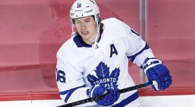 Toronto Maple Leafs forward Mitch Marner warming up before an away game.