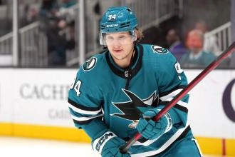 Alexander Barabanov in a game with the San Jose Sharks.