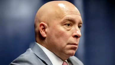 Kent Hughes a identifi&eacute; Alex Newhook comme &eacute;tant le rempla&ccedil;ant de Sean Monahan.