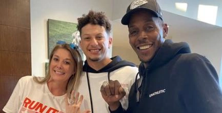 Patrick Mahomes with his father Patrick Mahomes Sr and mother Randi Mahomes.
