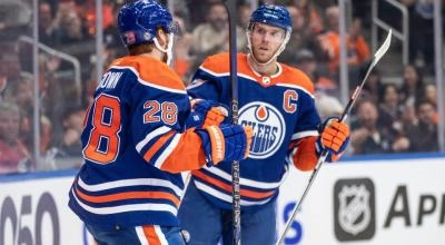 Edmonton Oilers star Connor McDavid alongside Connor Brown.