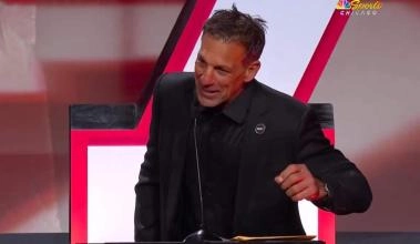 Chris Chelios giving a speech in his special night Chris Chelios giving a speech in his special night