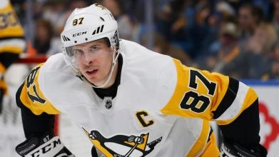Sidney Crosby getting ready to take a faceoff for the Penguins.