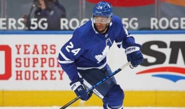 Wayne Simmonds in action with the Toronto Maple Leafs.